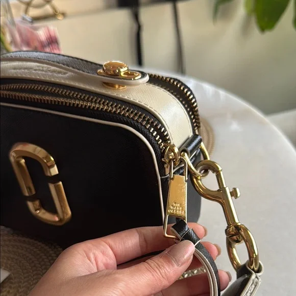 Marc Jacobs Black and Gold Crossbody Bag with Chic Elegance